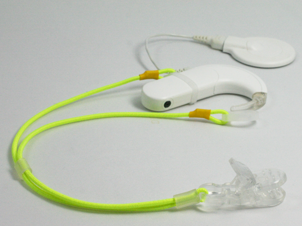 Pendentif double - clip à l'aide auditive ou au processeur audio - jaune  réfléchissant DOUBLE VERT FLUO