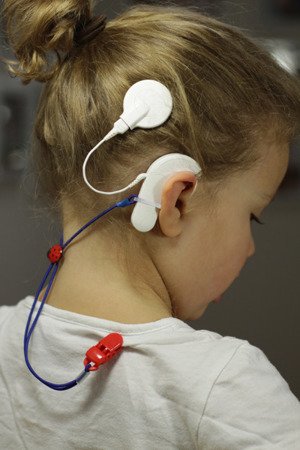 Pendentif double - clip à l'aide auditive ou au processeur audio - bleu avec voiture